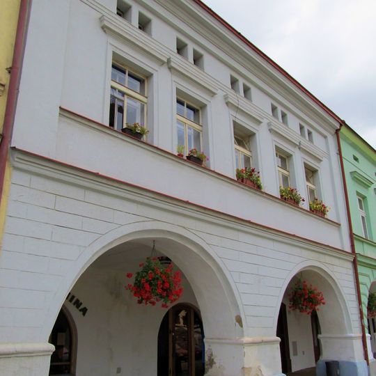 Husovo náměstí 1242