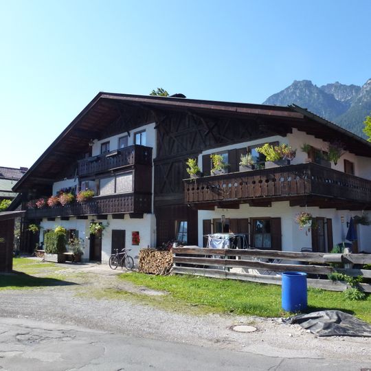 Frühlingstraße 3, 5; Zoeppritzstraße 1