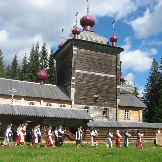 Ограда Ильинского Водлозерского погоста с воротами и торговыми лавками