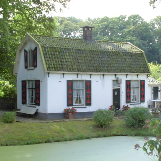 Middenhoek: Dienstwoning