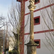 Sloup se sochou svatého Jana Nepomuckého