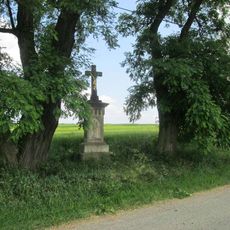 Kříž východně od Potvorova u silnice