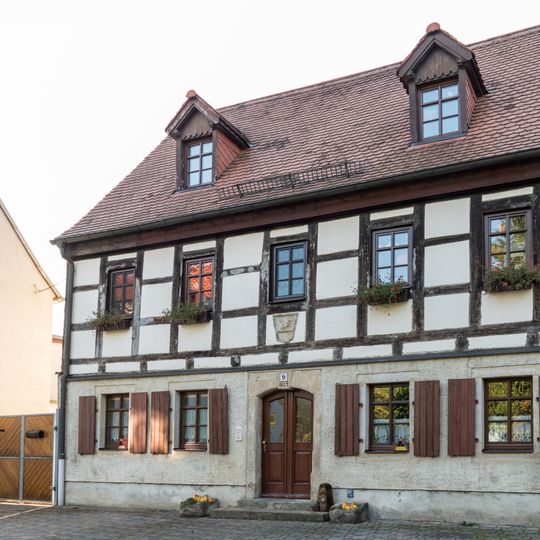 Wohnhaus in halboffener Bebauung Schloßstraße 9
