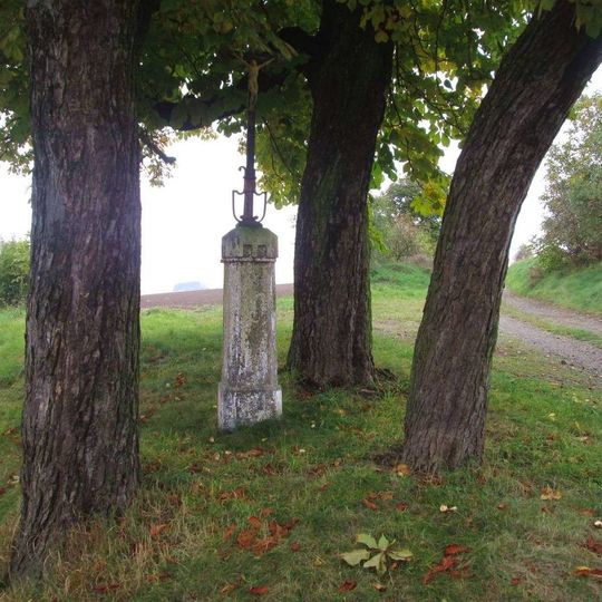 Kříž západně od Kanice