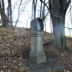 Kaplička XIII. zastavení křížové cesty na Křížovém vrchu u Frýdlantu
