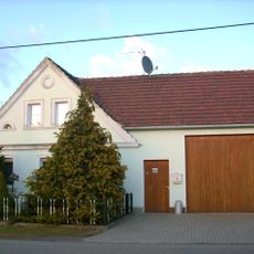 Wohnhaus, anschließendes Stallgebäude und Torhaus eines Bauernhofs Groß-Neidaer-Straße 5 (Groß Neida)