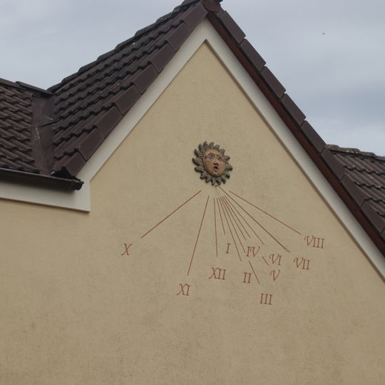 Sluneční hodiny na domě Na vrchu 38 v Řeporyjích