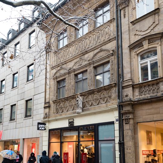 Wohn- und Geschäftshaus