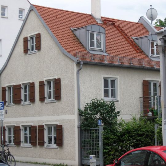 Satteldachhaus vorstädtischen Charakters