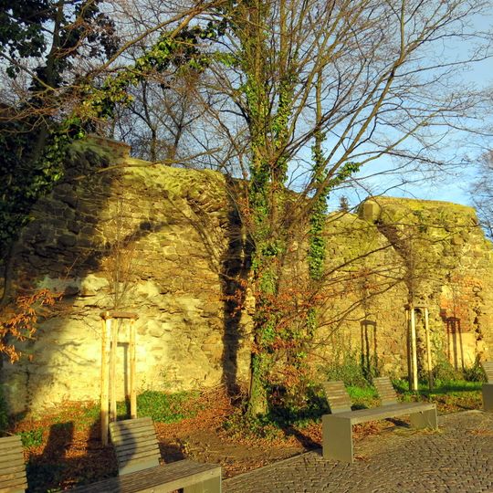 Stadtmauer, zwei Teilstücke