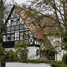 Haus Ernst-Ludwig-Allee 2