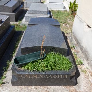 Grave of Caenen-Vasseur