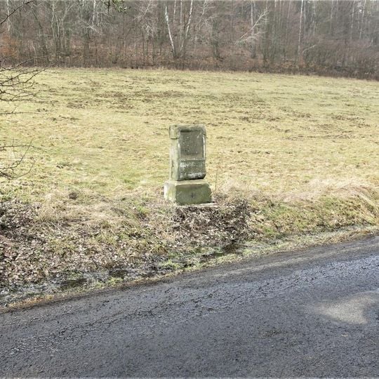 Kříž u silnice z Týniště do Zubrnic