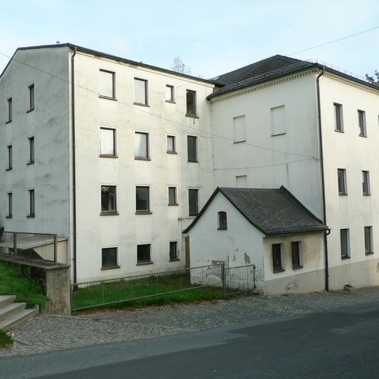 Schulgebäude Mittelbacher Straße 12