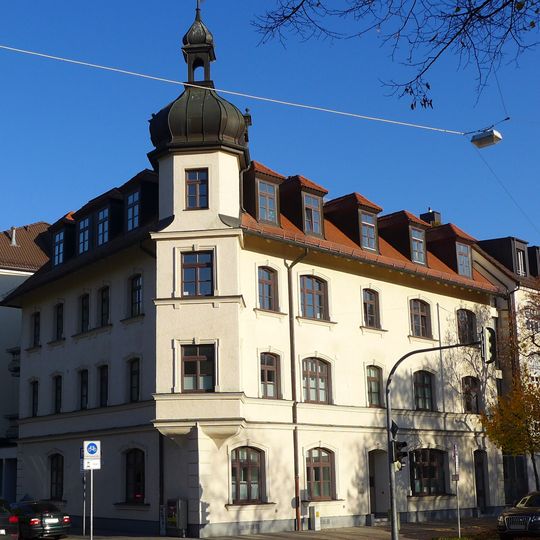 Miets- und Geschäftshaus