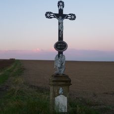 Křížek u silnice západně od Kozlan