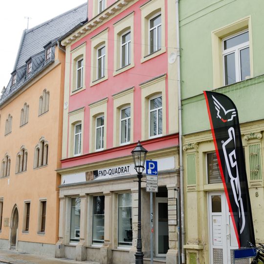Wohnhaus in geschlossener Bebauung, mit Torbogen als Hofzugang am Domhof Münzstraße 10
