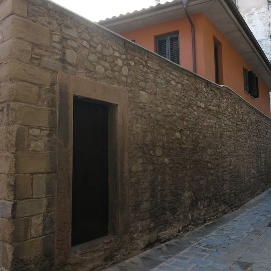 Mur al carrer dels Arcs