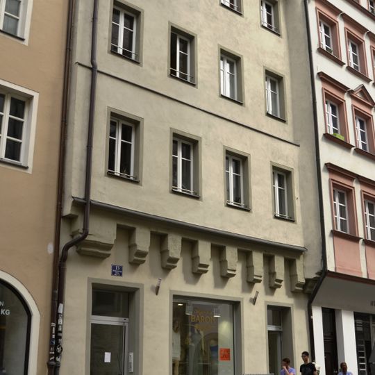 Wohn- und Geschäftshaus