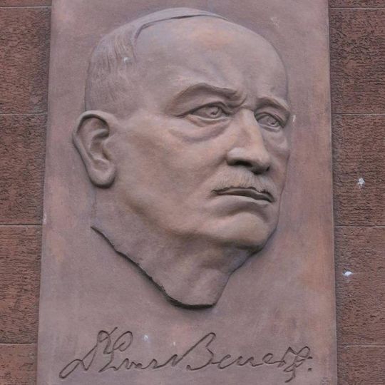 Pamětní deska Edvarda Beneše na škole na Benešově náměstí v Teplicích