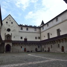 Zvolenský hrad, nádvorie hradné I.