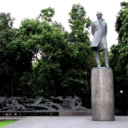 Памятник Лермонтову