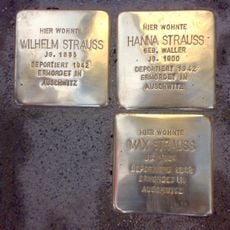 Stolperstein en memoria de Max Strauss