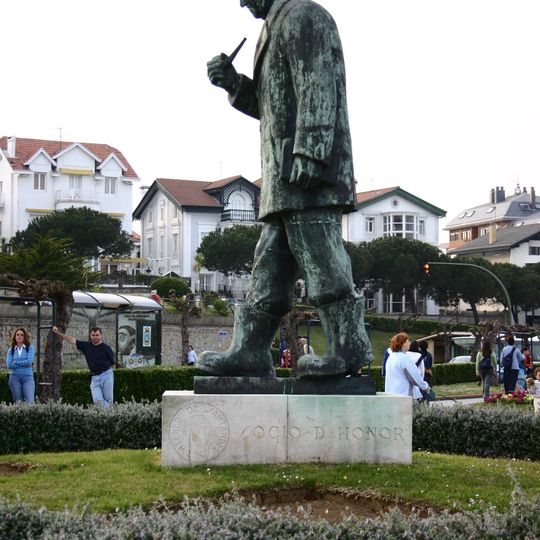 Monumento a José del Río Sainz