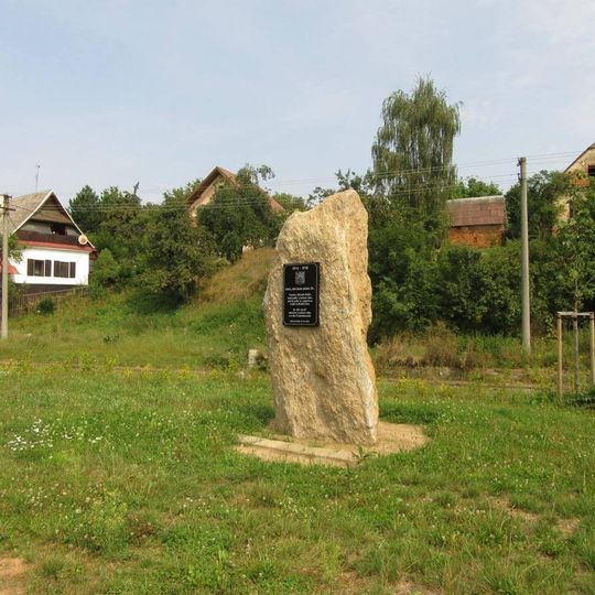 Pomník padlým v Rohli na návsi