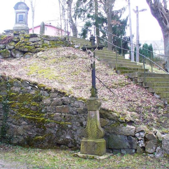 Kříž u kostela ve Vilémově