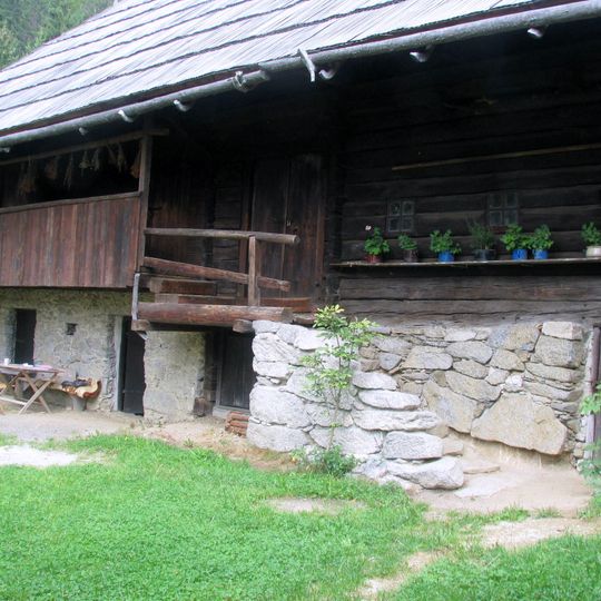 Kavčnik homestead