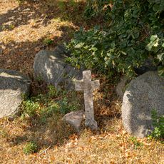 Kamenný křížek v Aleji padlých v Třemošnici