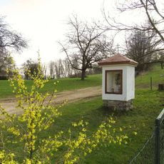 Kaplička v Žárové naproti kostelu