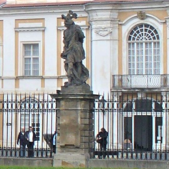 Socha Mars před zámkem v Duchcově