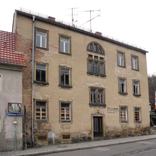 Wohnhaus in halboffener Bebauung Hellendorfer Straße 3