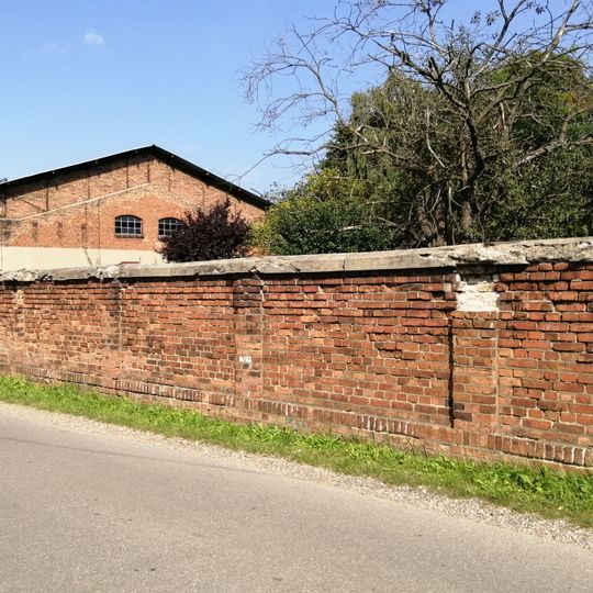 Ogrodzenie od strony północnej, zachodniej i wschodniej