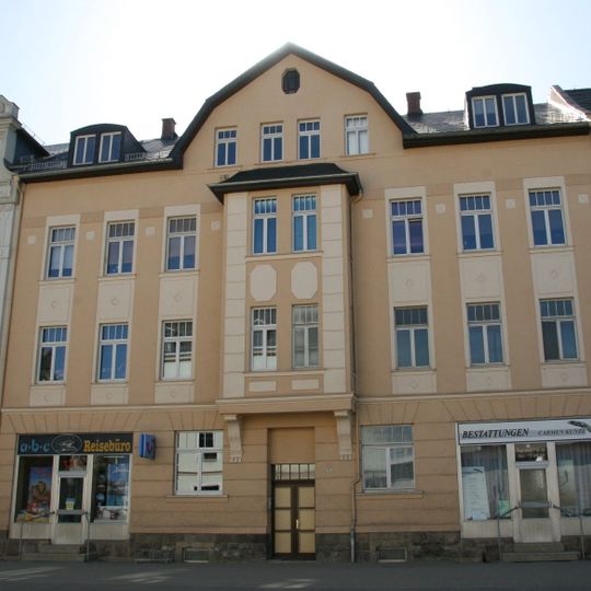 Mietshaus in geschlossener Bebauung Augustusburger Straße 51
