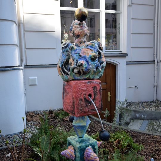Sculptures Giesebrechtsstraße 12