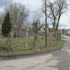 Kříž v Temelíně u křižovatky