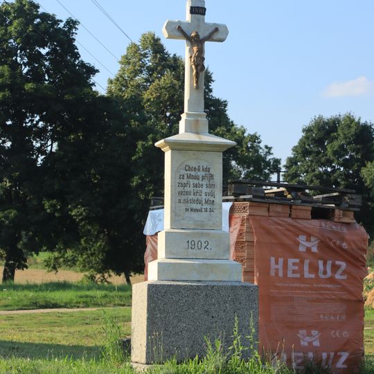 Kříž u domu 33 v Zahrádce