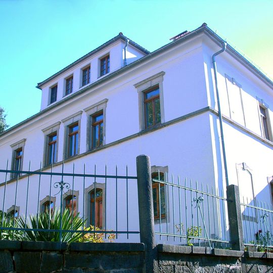Villa mit Einfriedung und Nebengebäude Wettinplatz 5