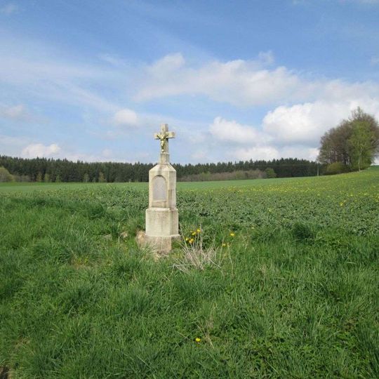 Kříž severně od Čelistné u silnice