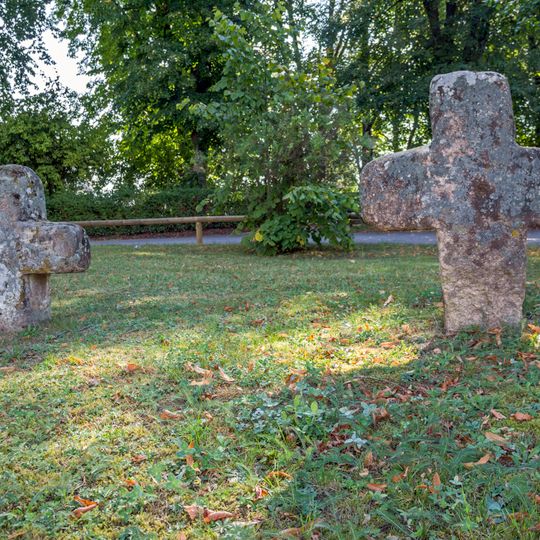 Zwei Steinkreuze am Friedhof in Spalt