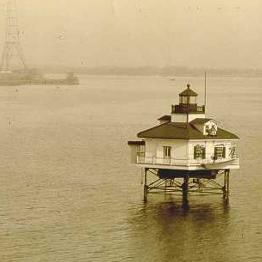 Greenbury Point Light