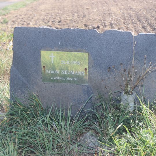 Pomníček Arnošta Neumanna