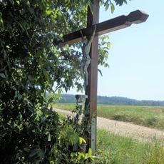 Holzkreuz an der Straße nach Klein Burgstall