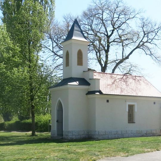 Kaple u rybníka v Pískové Lhotě