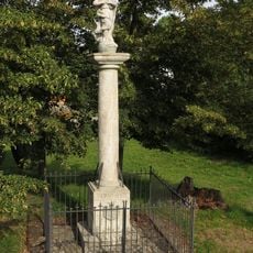 Sloup se sochou Panny Marie