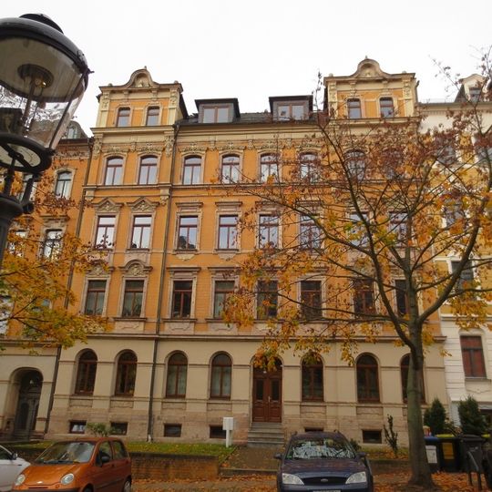 Mietshaus in geschlossener Bebauung mit Vorgarten Andréstraße 9