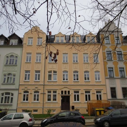 Mietshaus in geschlossener Bebauung mit Vorgarten Kochstraße 37